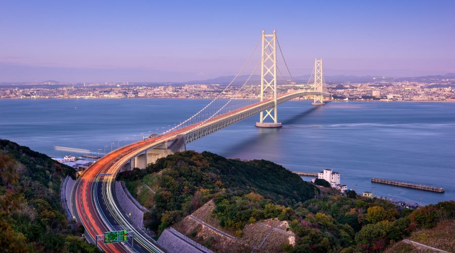 淡路島にかかる明石海峡大橋